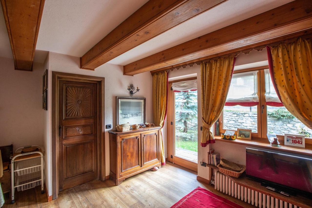 Joivy Big Flat For 6 With Backyard And Parking In Courmayeur Apartman Kültér fotó